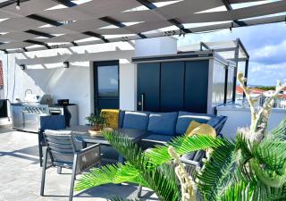 Apartment Agnes with 63 m2 Rooftop Terrace, Grill and Pool - Okrug Gornji - 9