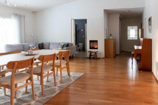 Spacious home surrounded by arctic nature - 4