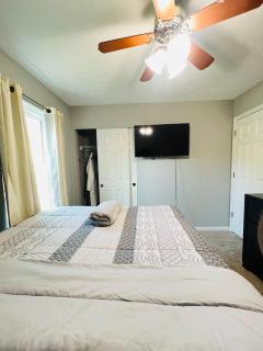 Find your home away from home in our delightful 4 bedroom space - 8