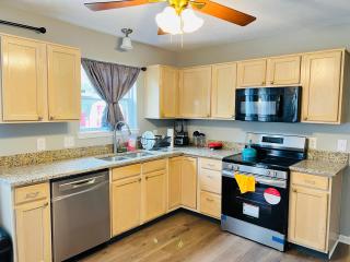 Find your home away from home in our delightful 4 bedroom space - 6