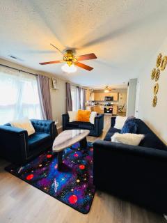 Find your home away from home in our delightful 4 bedroom space - 1