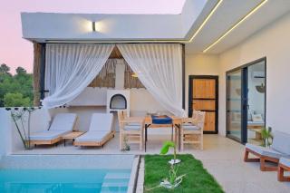 The FREYA Isıtmalı iç ve bahçe havuz balayı villası muhafazakar villa korunaklı villa - - 4