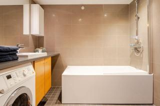Accessible corner apartment with 3 bedrooms, 2 bathrooms, 2 parkings and 3 balconies - Oslo - 1