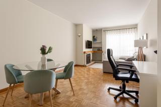 JOIVY Stylish City Centre Flat with Parking - Maia - 9