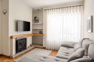 JOIVY Stylish City Centre Flat with Parking - Maia - 2
