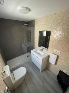 Casa dos pisos con terraza - 4