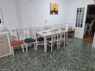 Casa dos pisos con terraza - 1