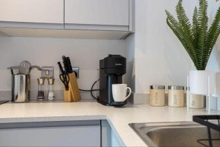 Warrington - House - Sleeps 10 - Parking - Garden - Warrington - 7