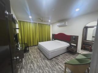 Varada nagavali hotel - Srīkākulam - 8