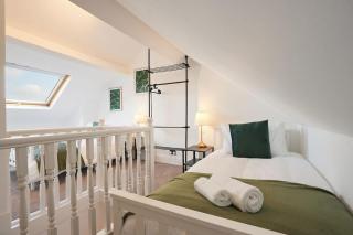 Beighton - 3 Bed Spacious Home with FREE Parking, Great for Groups & Families - Hosted by Stay Host Save - 9