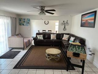 Charming 3 Bedroom Farmhouse Retreat with Open Deck - Acampo - 0