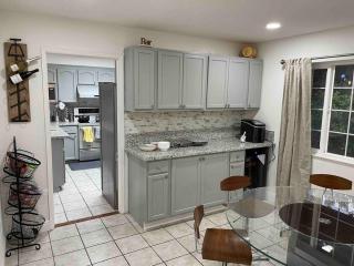 Charming 3 Bedroom Farmhouse Retreat with Open Deck - Acampo - 4