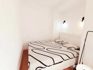 Beautiful Apartment, Walk to Beach - Split - 6
