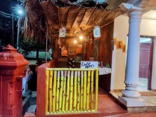 Moon Waves Beach Hotel Varkala - 4