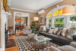 Luxurious Hidden Gem in the Heart of Manchester Center - 8