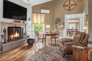 Luxurious Hidden Gem in the Heart of Manchester Center - 1