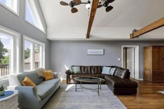 5 bedroom, Lakeside Family Getaway with Playground - 8