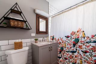 Quick Trip Getaway - Fun Southwestern Vibe - Walkable to Downtown Lake Geneva - Parking - Lake Geneva - 4