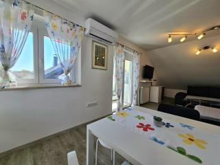 Green Hill Apartments - 4