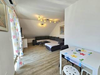 Green Hill Apartments - Žirovnica - 2