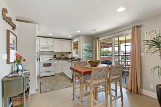 Wrigley Beach House - Great Views of Lake - 2nd Floor - Balcony - Steps to Beach & Shopping - Parking - Lake Geneva - 2