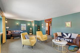 The Playboy Suite - Downtown Lake Geneva - Walking Distance to Beach, Shopping, Dining - Parking for 2 - Lake Geneva - 0
