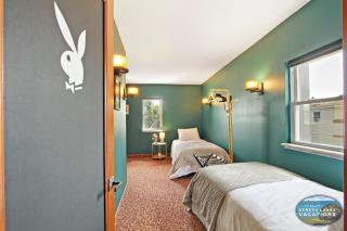 The Playboy Suite - Downtown Lake Geneva - Walking Distance to Beach, Shopping, Dining - Parking for 2 - Lake Geneva - 3