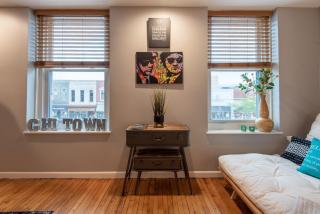 The Downtown Trifecta - Large & Unique Lodging - Perfect for Group Stays - Main St - Parking Included - Lake Geneva - 2