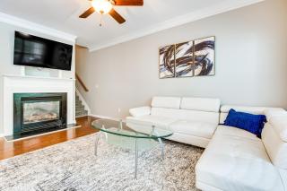 3 Mi to Avalon Townhome with Balcony in Alpharetta! - Alpharetta - 0