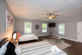 The Lakehouse - 7BR Villa 5 Acres Group Retreat - Douglasville - 2