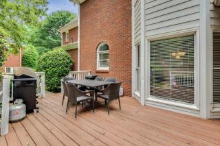 Serene Poolside Oasis 5 BR Office Luxe Amenities - Conyers - 4