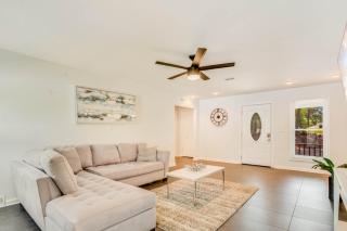 The Poolside 4BR Stylish Luxury Sanctuary - Conyers - 3
