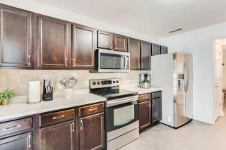 The Poolside 4BR Stylish Luxury Sanctuary - Conyers - 2