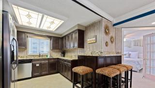 1086 Beach Condo Shoreline Towers Free Beach Setup - 4