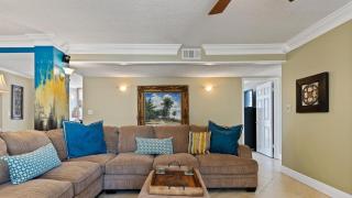 1086 Beach Condo Shoreline Towers Free Beach Setup - 9