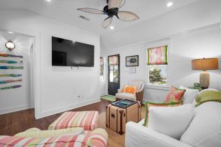 Lowcountry Charm with Private Dock Overlooking Beaufort River - Beaufort - 9