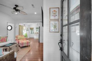 Lowcountry Charm with Private Dock Overlooking Beaufort River - Beaufort - 2