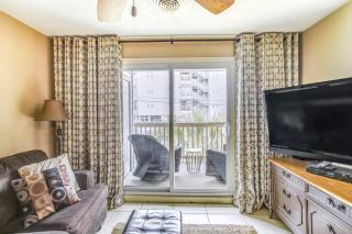 Walk to Beaches Myrtle Beach Condo with Balcony! - Myrtle Beach - 2