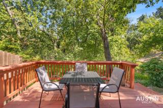 Spacious ATX Apt with Private Deck and All Essentials - Austin - 8