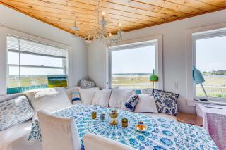 Walk to the Beach Pet-Friendly Gem in Biddeford! - Biddeford - 0