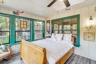 Lakefront Home Deck, Grills and Fire Pit in Karnack - Karnack - 7