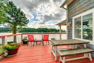 Bayfront Home with Private Beach in Vaughn! - 9