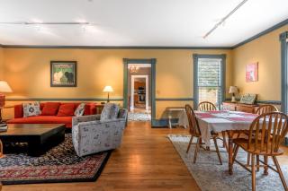 Sheldon House - Historic Lake Geneva Home - Garden Patio - Walkable to all LG has to Offer - Parking - Lake Geneva - 7