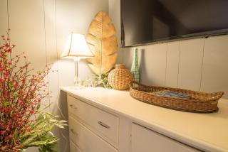 Broad Street Suites 2 & 3 - Parking for 5 Vehicles - Downtown - Walkable - 1 Block to Horticultural Hall - Lake Geneva - 1