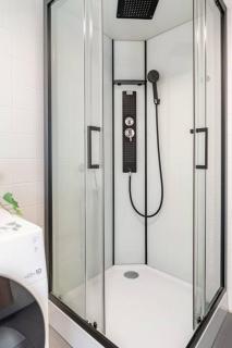 Best Location Central Station& Garage Parking - 7