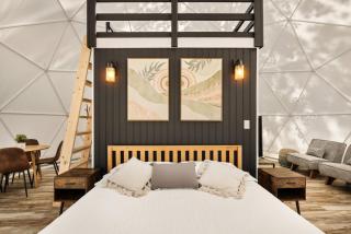 Luxe 2 Bed Dome w Hot Tub Deck Fire Pit & Bath - 8