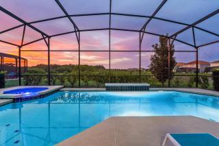 Regal Home Near Parks - Princess BR, Pool, Arcade - 2