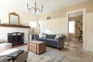 The Bay Getaway - Family Retreat in the Heart of Williams Bay - High End Finishes - Lake Geneva - 0
