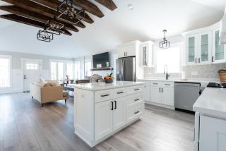 Brand New Williams Bay Stunner - High End Finishes - Dogs Ok - Lake Geneva - 6