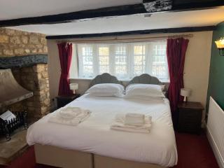 The Red lion - - 4
